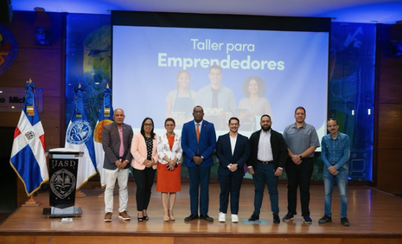 niversitarios fortalecen su educación financiera con taller práctico de planificación económica
